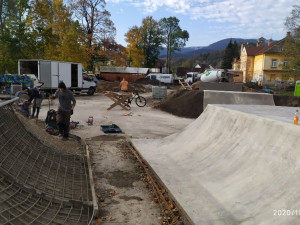 Jeseník má nový skatepark. Kombinuje streetový park s moderní BMX dráhou