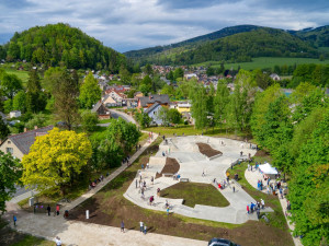 Jeseník má nový skatepark. Kombinuje streetový park s moderní BMX dráhou
