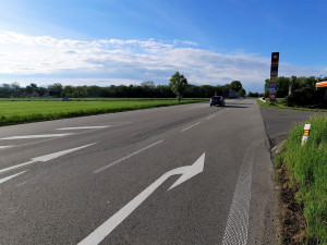 Cestu na Šternberk zbrzdí výměna asfaltu. Lidé zuří kvůli délce oprav