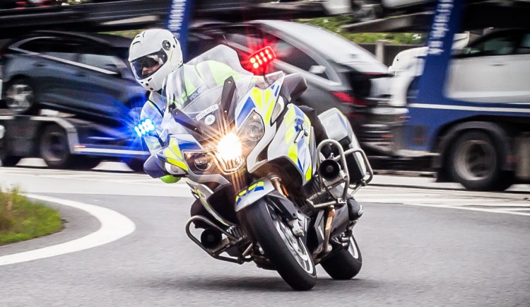 Vyměnil jsem modrou uniformu za bílou. Naším revírem je česká dálnice, říká dálniční policista Michal Dokoupil z Olomoucka