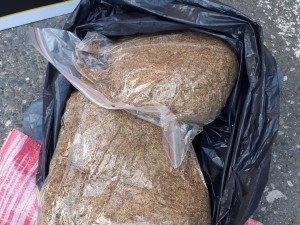 Třiasedmdesátiletá žena ve vlaku pašovala tisíce cigaret z Polska