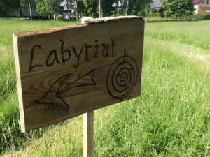 V Chomoutově si děti mohou vyzkoušet tajemný labyrint v trávě