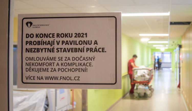 Centrální budova ve Fakultní nemocnice prochází úpravou