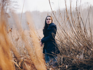 Mladí filmaři z FAMU natáčí originální snímek s Judit Bárdos. Kvůli koronaviru shání finance na dotočení