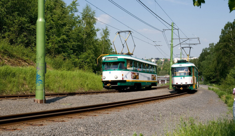 Rekonstrukce tramvajové trati pokračuje. Na autobusák se prodlužovat nebude