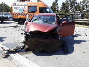 Na D35 u Olomouce kvůli vedru popraskala vozovka. Havarovalo pět aut, je deset zraněných. Dálnice je zavřená v obou směrech