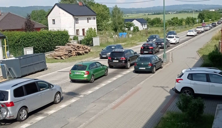 Daskabátu a obcím v okolí se raději vyhněte! Kvůli popraskané dálnici zde vypuklo dopravní peklo