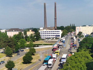 Uzavřená D35 způsobuje kilometrové kolony. Doprava kolabuje i v Přerově