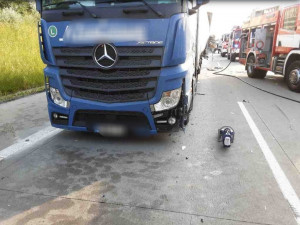 D35 u Přáslavic je uzavřena kvůli další nehodě. Havarovaly dodávka a dvě auta