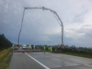 Silničáři v obou směrech obnovili provoz na opravené dálnici D35