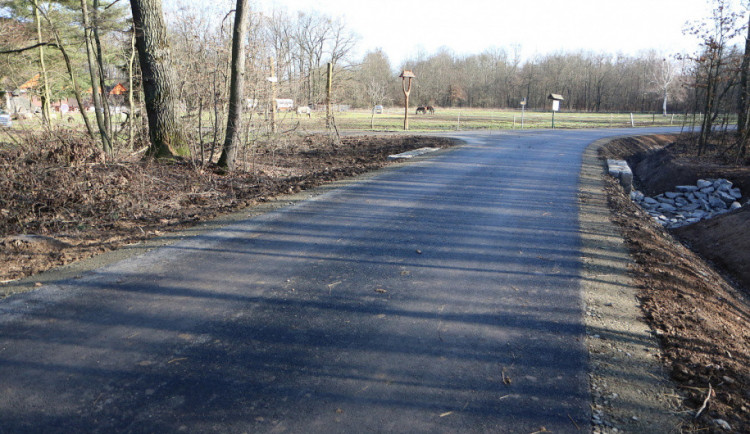 Část trasy směřující v Lovecké chatě dostala nový povrch i podloží v loňském roce