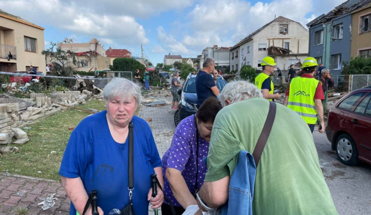 Hlavně, že žijeme. Obyvatelé Lužic na Hodonínsku sčítají škody