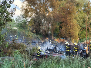 Olomouc postrašil hustý černý dým. Na kraji města hořelo obydlí bezdomovců