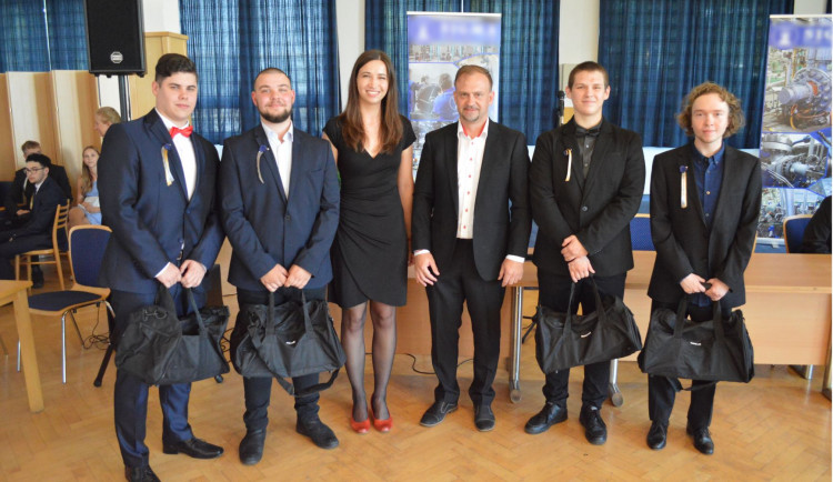 Studenty přitahuje špičková strojařina v letecké výrobě