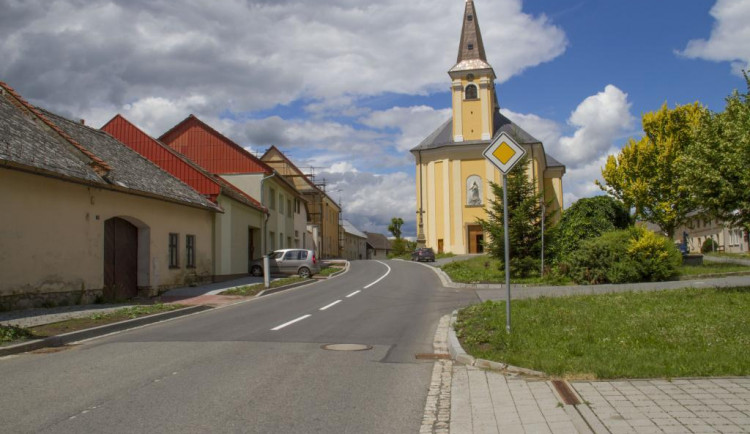 Všechovice mají opravený průtah obcí. Náklady se vyšplhaly na čtyřiatřicet milionů