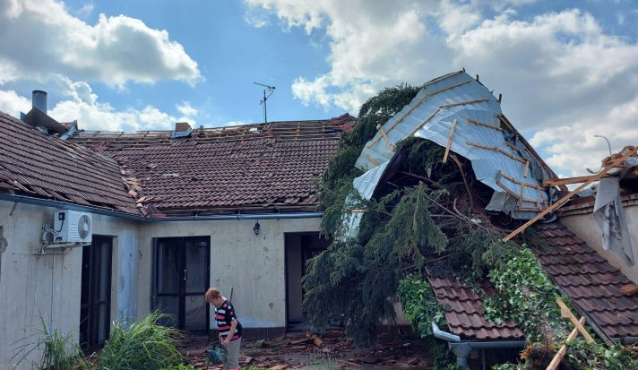 Tornádo zdemolovalo dům rodiny obránce Motoru. Klub chce pomoci dražbou dresů