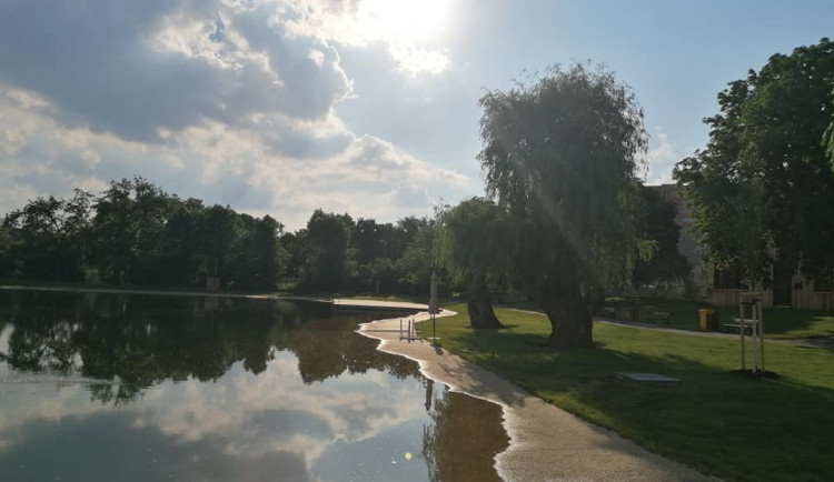 Většina pražských přírodních koupališť má vodu vhodnou ke koupání