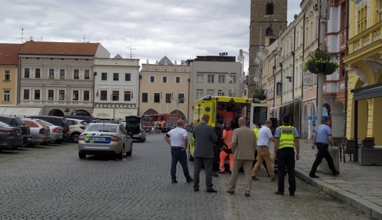 Vyděrače z budějckého náměstí poslal soud do vazby. Za braní rukojmí mu hrozí 12 let vězení