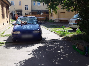 Požár zachvátil budovu v Prostějově, zničil krovní část a patro