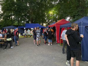 Vyprodané Pivní slavnosti zaujaly živými kapelami a pivem