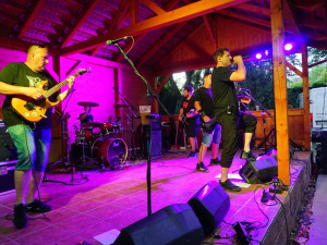 Vyprodané Pivní slavnosti zaujaly živými kapelami a pivem