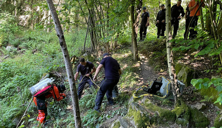 V okolí Staré Červené vody u Jeseníku pátrají složky IZS i dobrovolníci po šestadvacetiletém Lukáši Seberovi.