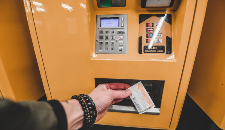 Pokutu v pražské MHD lidé mohou nově zaplatit také on-line