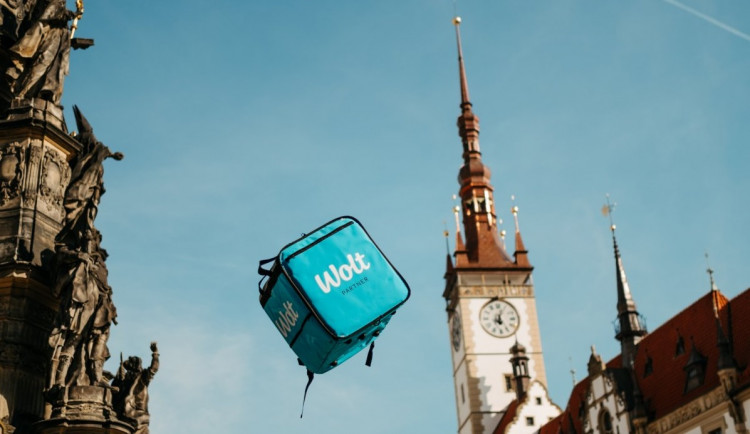 Léto je tady a Wolt je připraven! Kurýři po Olomouci rozváží zmrzliny, studené drinky a jiné dobroty