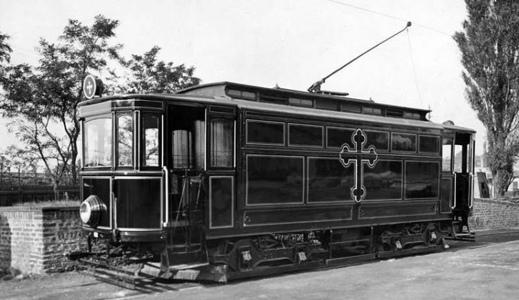Černá Máry jezdila po Praze dva roky. Pohřební tramvaj vozila za války těla mrtvých vojáků