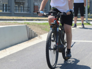 Nová cyklostezka v Hodolanech řeší nebezpečné přejíždění frekventované ulice