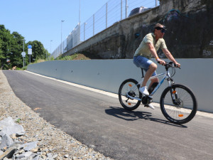 Nová cyklostezka v Hodolanech řeší nebezpečné přejíždění frekventované ulice
