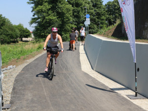 Nová cyklostezka v Hodolanech řeší nebezpečné přejíždění frekventované ulice