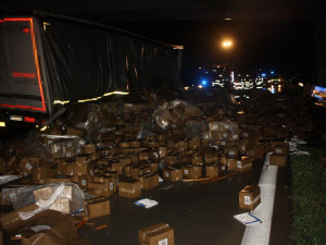 Dálnice D35 je po ranní nehodě opět průjezdná. Škoda jde do milionů korunu