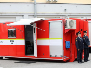 Profesionální hasiči dostali týlové kontejnery. Vytvoří jim zázemí při lesních požárech či povodních