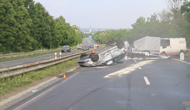 Na D35 se srazily dva vozy, dálnice byla zhruba dvě hodiny uzavřená