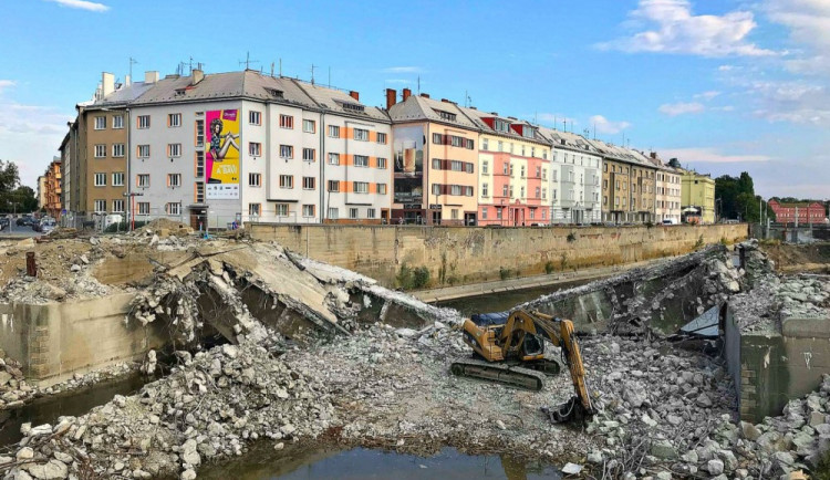 Demoliční práce a následná výstavba se rozběhly v širším centru Olomouce u řeky Moravy v roce 2018
