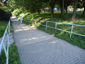 Chodník od zastávek MHD do Fakultní nemocnice Olomouc bude uzavřený
