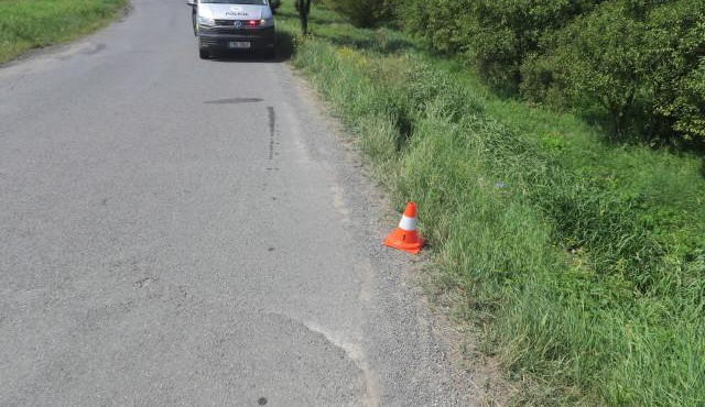U hospody nasedl na kolo, ráno ho našli v příkopě. Poraněný cyklista skončil v nemocnici.