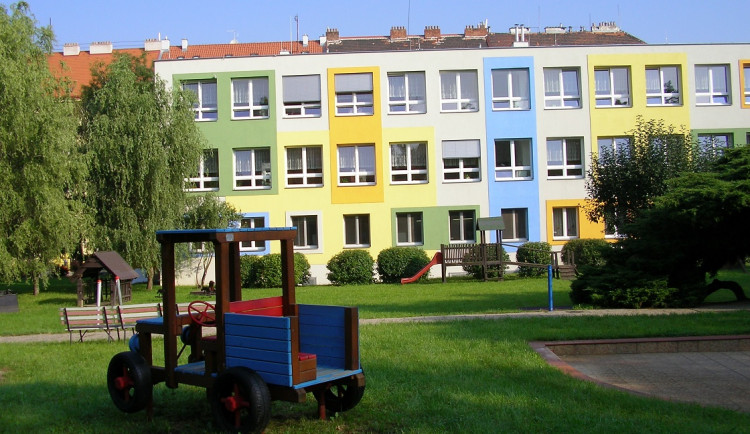 Školka na Žižkově má narušenou statiku. Radnice ji nechá zbourat a postaví novou