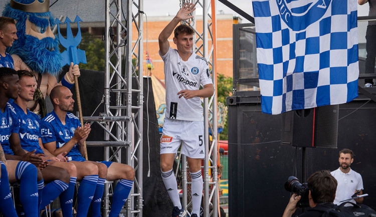 Fotbalisté Sigmy ukázali v zábavním parku u Galerie Šantovka varianty dresů pro novou sezonu