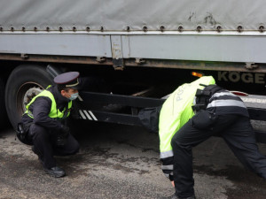 Policie zadržela dvojici migrantů. Do Česka je přivezl kamion naložený melouny