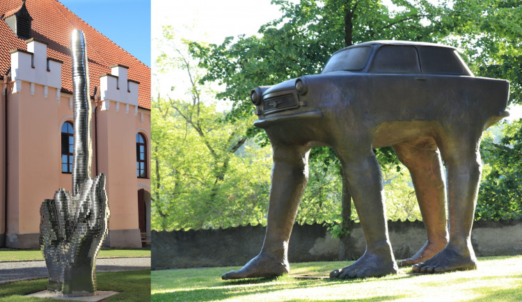 Fakáč nebo Trabant. Zámecký park v Bechyni patří sochám Davida Černého