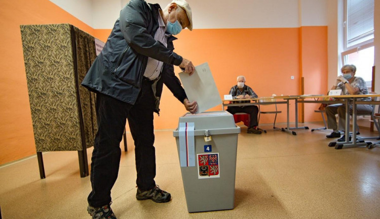 Kandidátky do voleb podaly v Olomouckém kraji zatím čtyři subjekty. Do termínu zbývá týden