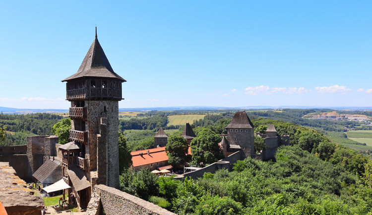Hrad Helfštýn je jedním z turisty nejvíce navštěvovaných míst v Olomouckém kraji, veškeré vstupné  utržené za víkend poputuje na podporu hodonínské galerie