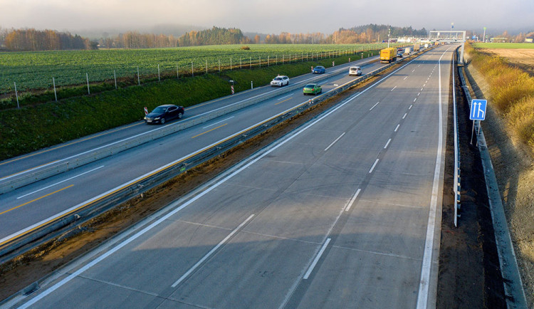 Dálniční úsek mezi Přerovem a Říkovicemi by měl přispět k vyřešení komplikované dopravní situace v Přerově - ilustrační foto
