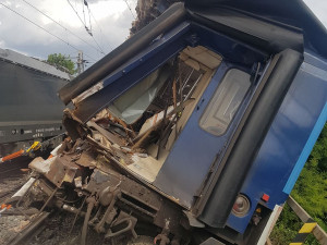 V Němčicích nad Hanou se srazila lokomotiva a osobní vlak, dva zranění