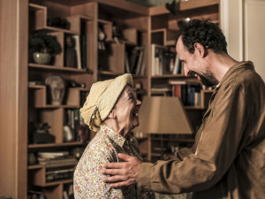 S-klubu, zoo a Bezručovy sady poskytly kulisy pro Krobotův film Šnajdr. Hraje v něm i Iva Janžurová