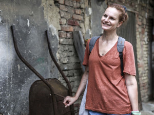 S-klubu, zoo a Bezručovy sady poskytly kulisy pro Krobotův film Šnajdr. Hraje v něm i Iva Janžurová