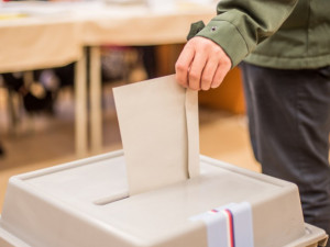 O hlasy voličů se v Olomouckém kraji uchází dvacet politických subjektů