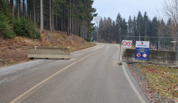 Plánovanou rekonstrukci silnice na Ještěd kritizuje opozice. Považuje ji za pochybnou a zbytečnou